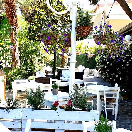 Hotel Helvetia Milano Marittima Exterior foto