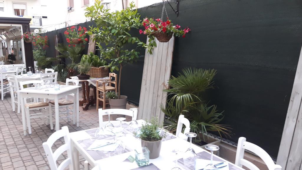 Hotel Helvetia Milano Marittima Exterior foto