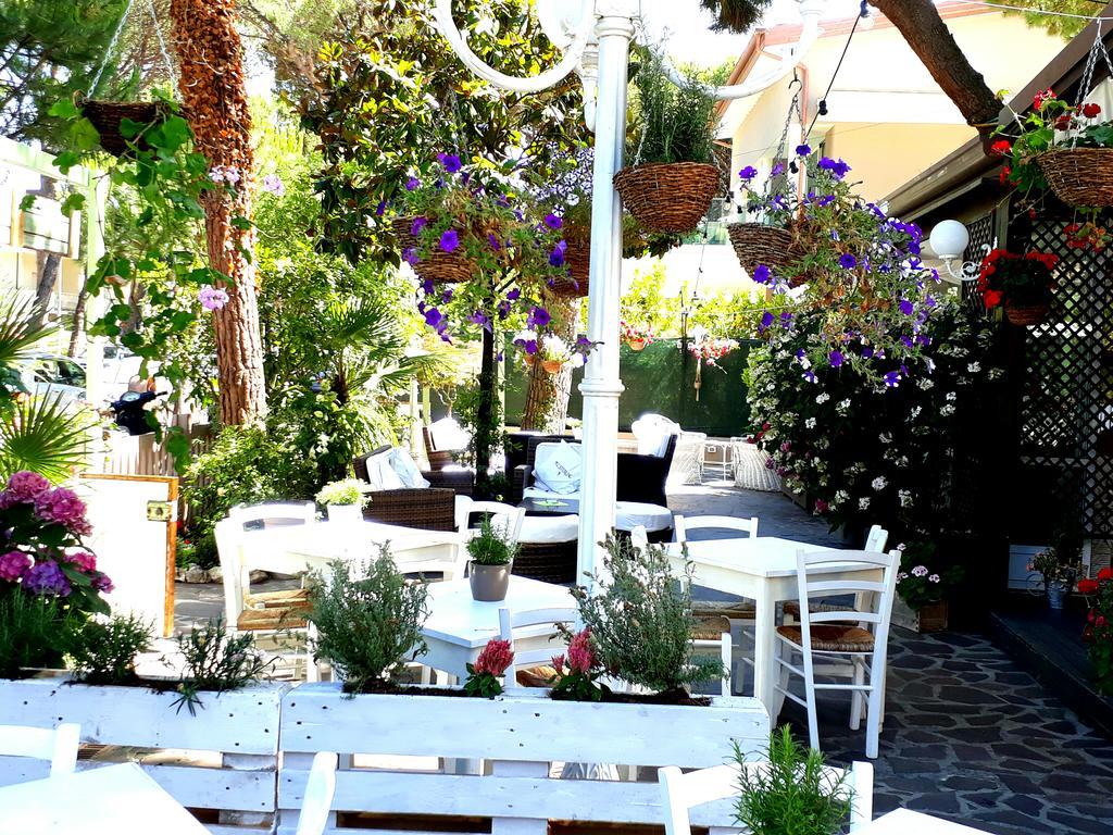 Hotel Helvetia Milano Marittima Exterior foto